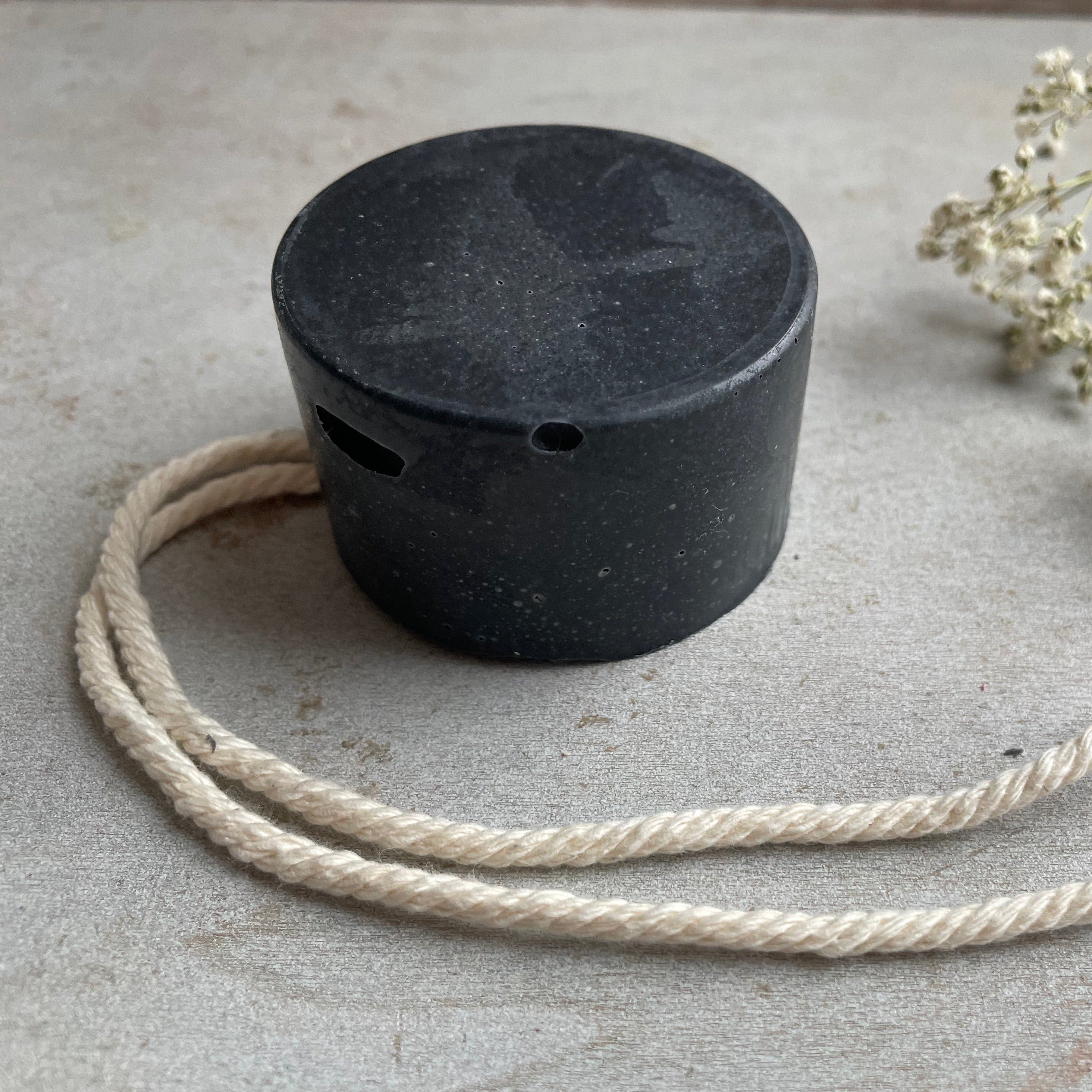 festes Shampoo mit Aktivkohle 100g